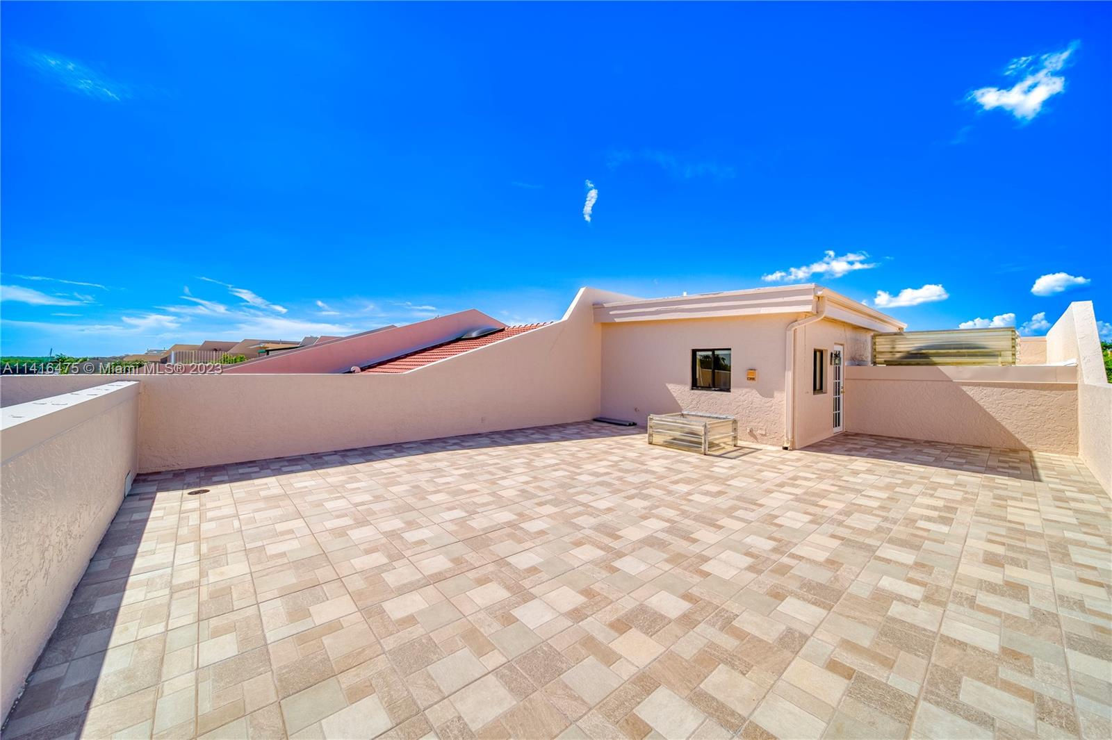 ROYAL HARBOUR YACHT CLUB - Residential