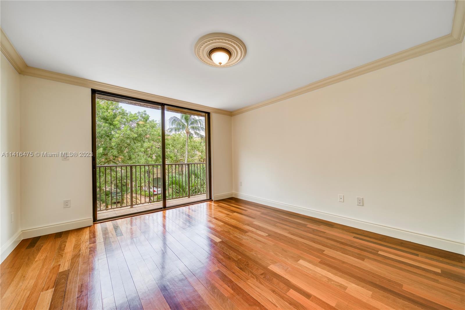 ROYAL HARBOUR YACHT CLUB - Residential