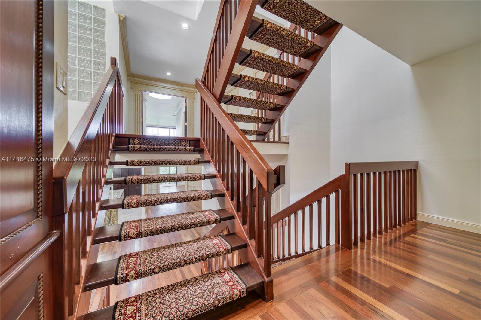 ROYAL HARBOUR YACHT CLUB - Residential