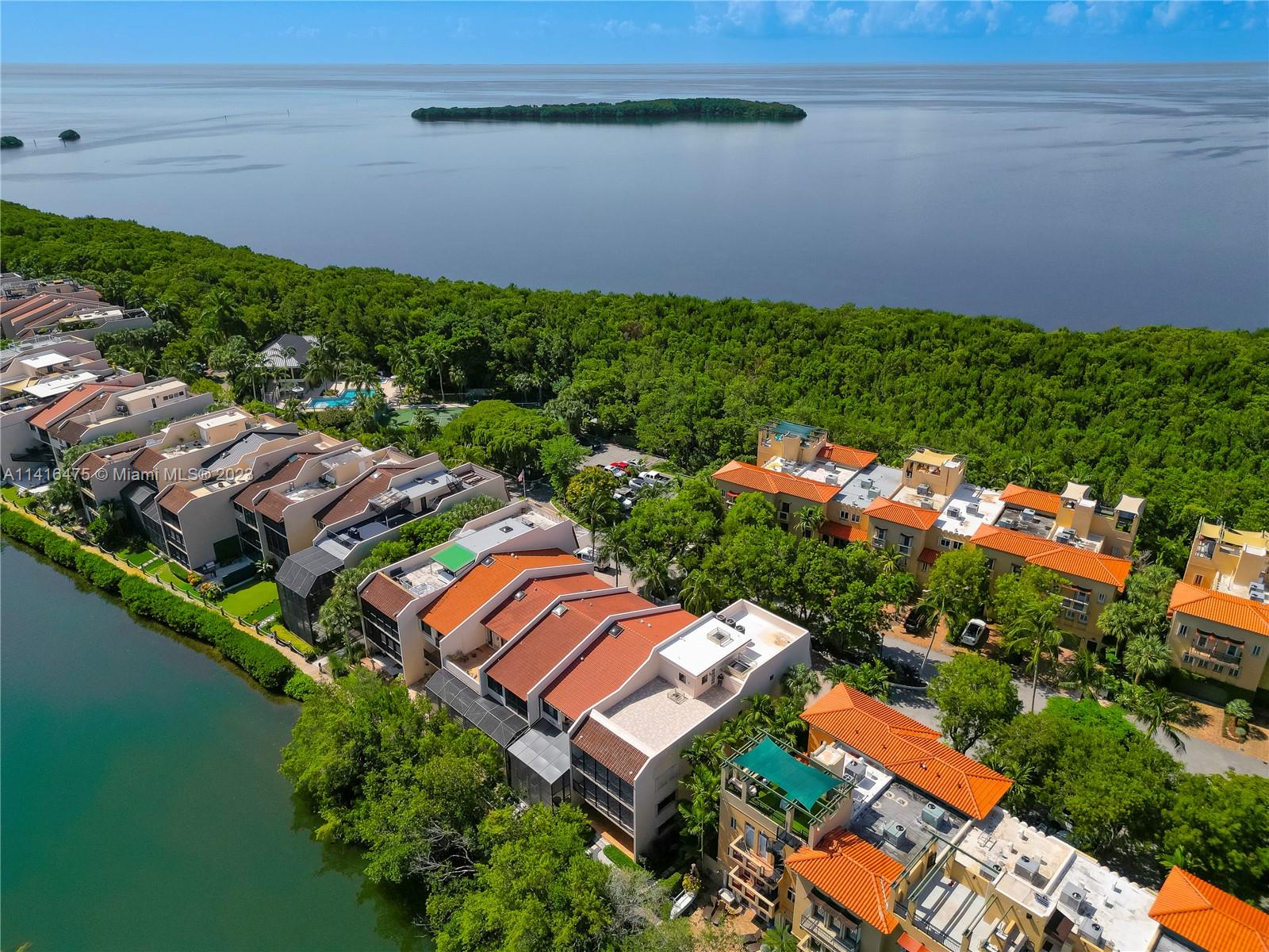 ROYAL HARBOUR YACHT CLUB - Residential