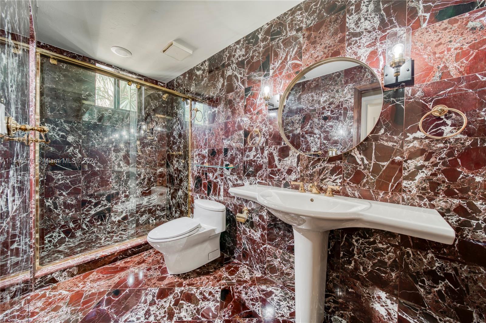 ROYAL HARBOUR YACHT CLUB - Residential