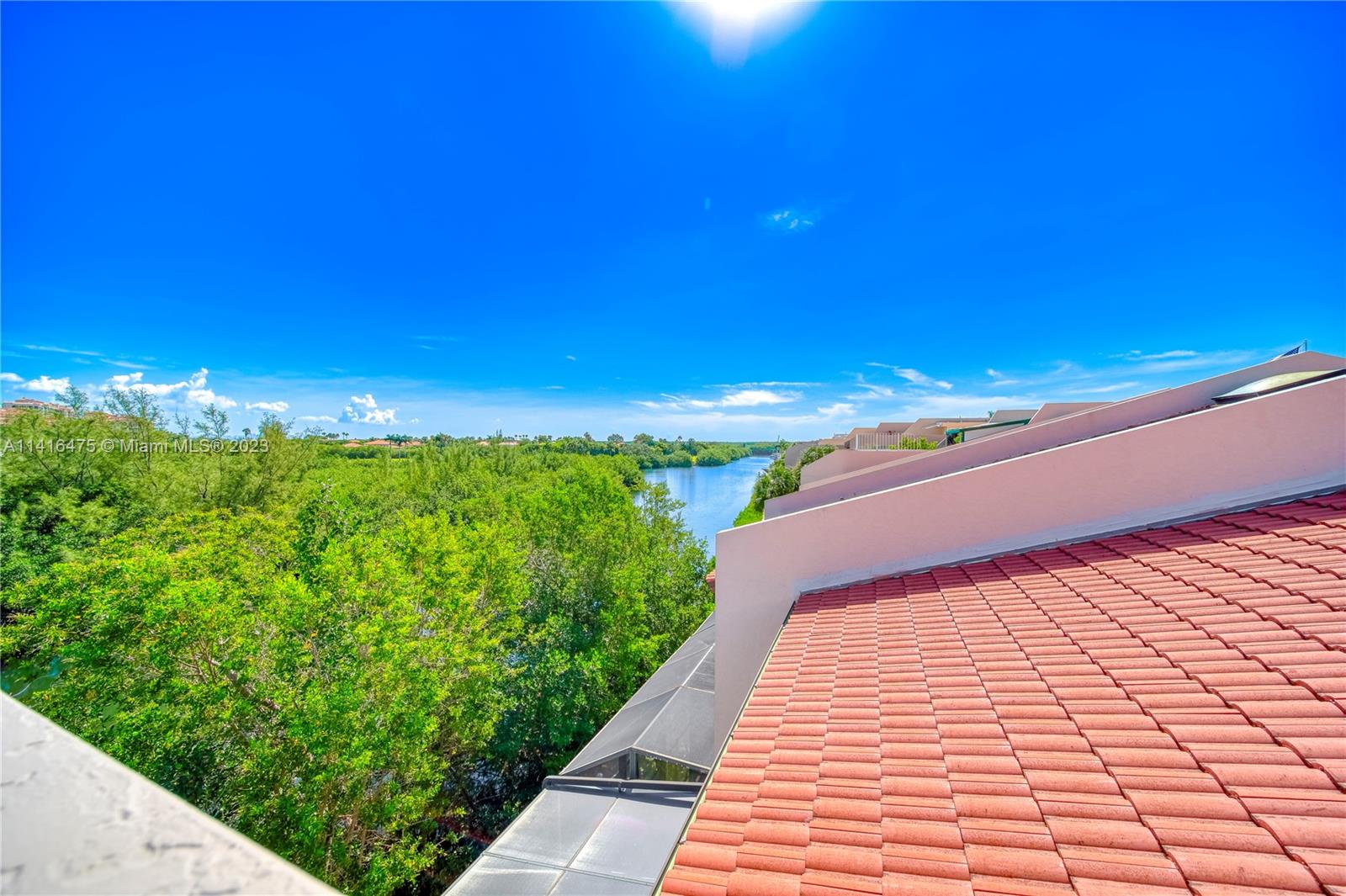 ROYAL HARBOUR YACHT CLUB - Residential