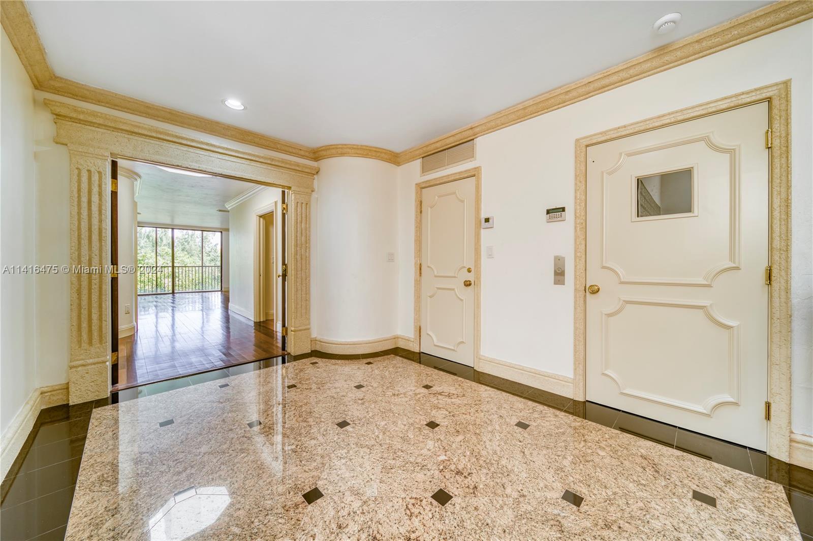 ROYAL HARBOUR YACHT CLUB - Residential