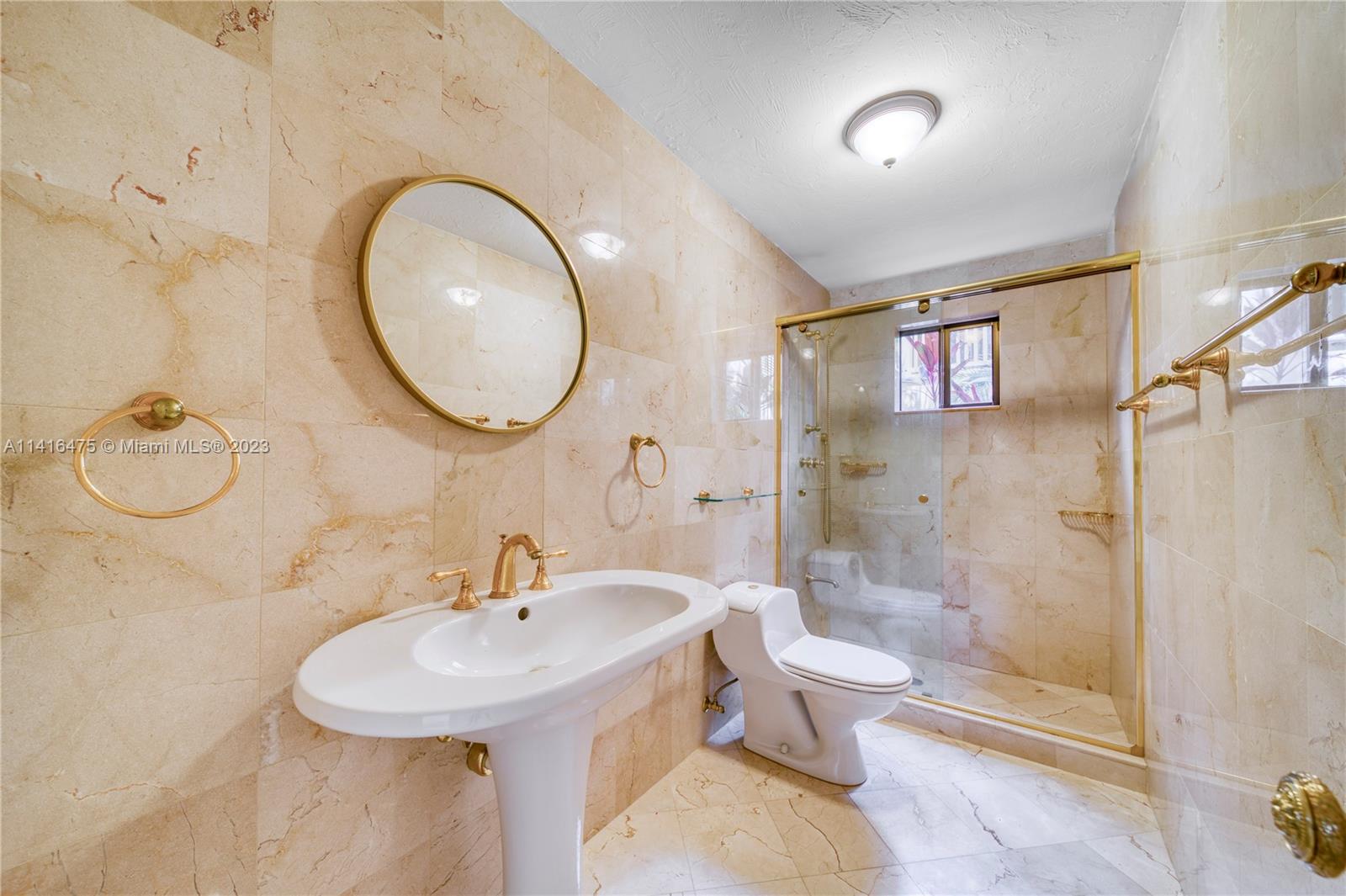 ROYAL HARBOUR YACHT CLUB - Residential