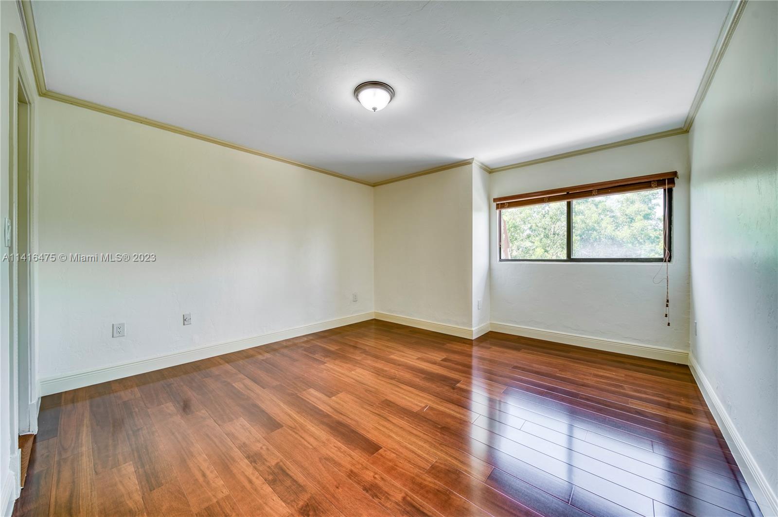 ROYAL HARBOUR YACHT CLUB - Residential