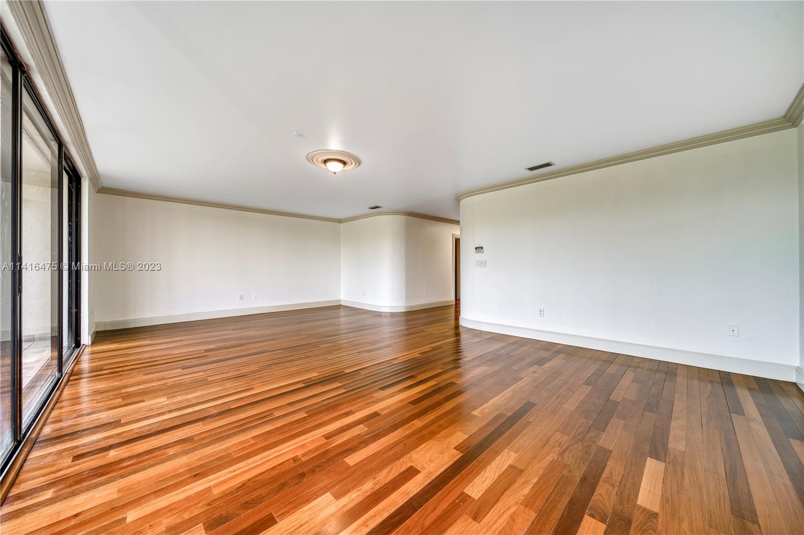 ROYAL HARBOUR YACHT CLUB - Residential