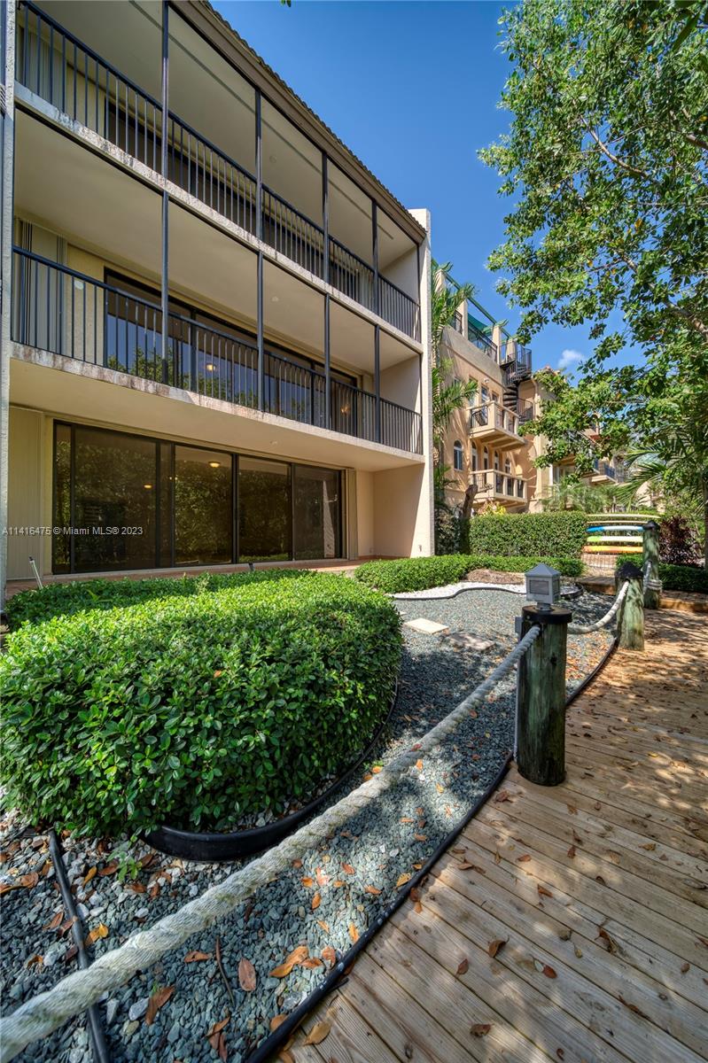 ROYAL HARBOUR YACHT CLUB - Residential