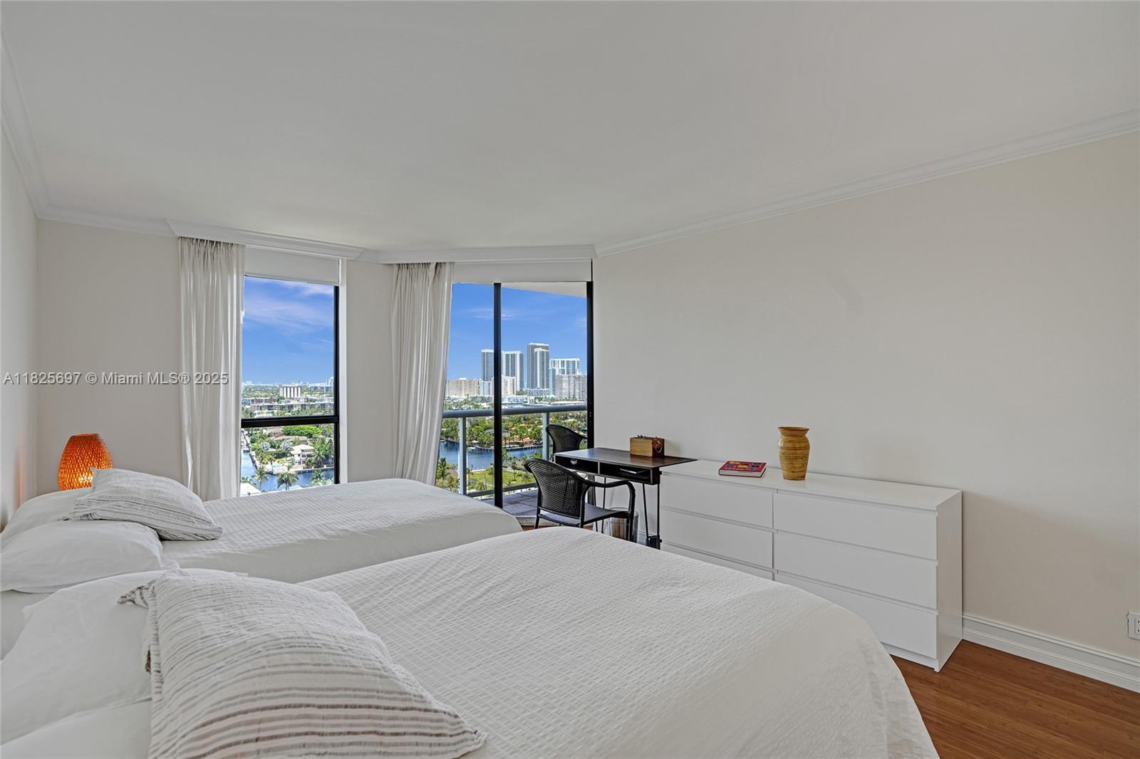 HARBORSIDE AT THE WATERWA - Residential