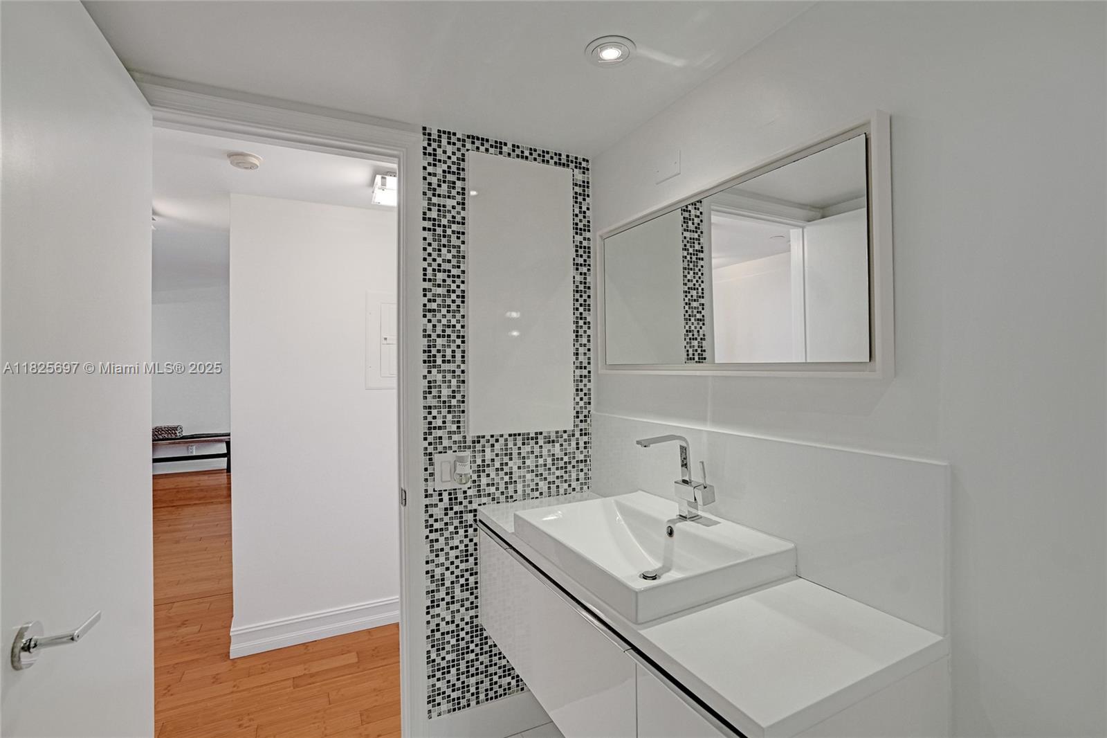 HARBORSIDE AT THE WATERWA - Residential