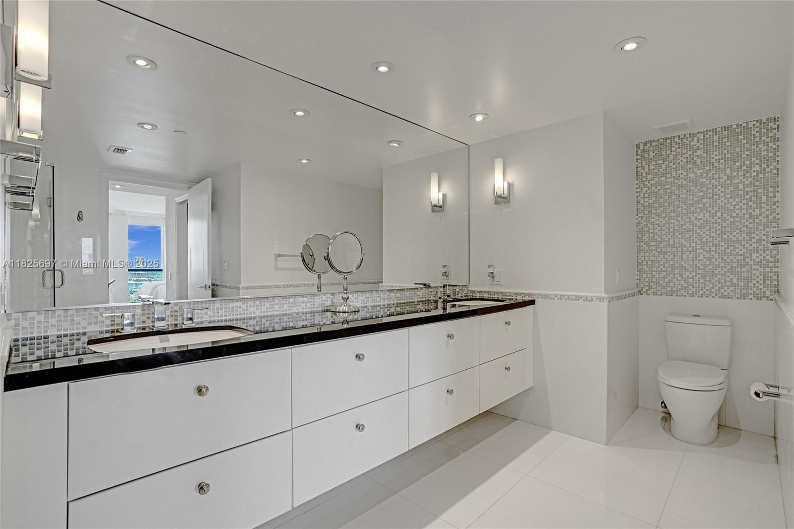 HARBORSIDE AT THE WATERWA - Residential