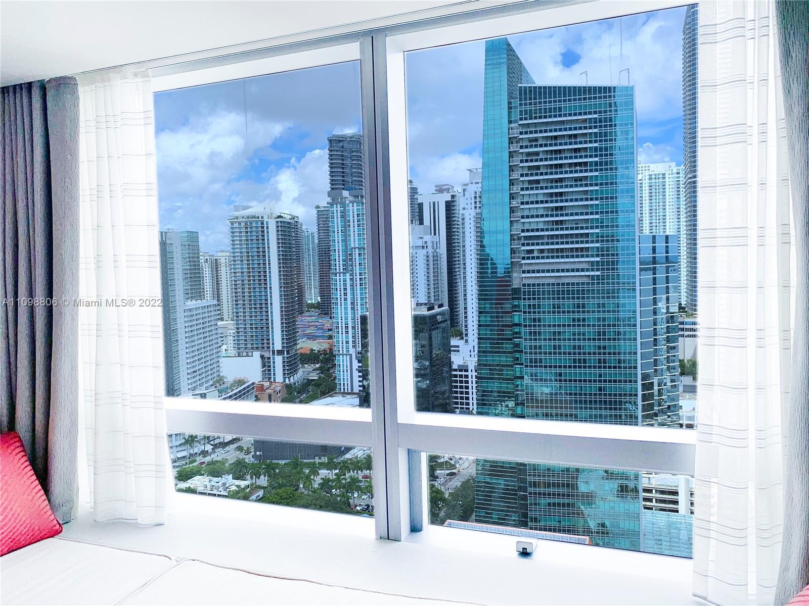 Stay in a 5 star apartment (1 Bedrooom / 1.5 Bathrooms) in Four Seasons Brickell. Enjoy the luxury amenities and dinning inside the hotel and take a walk in the area.
The hotel / condo has two incredible pools with private cabanas, a spa, and delicious restaurants.
Rates may vary depending on the season and the lenght of the stay.
MIN LENGHT STAY: 6 MONTHS
Showings available with notice of 48 hrs in advance.