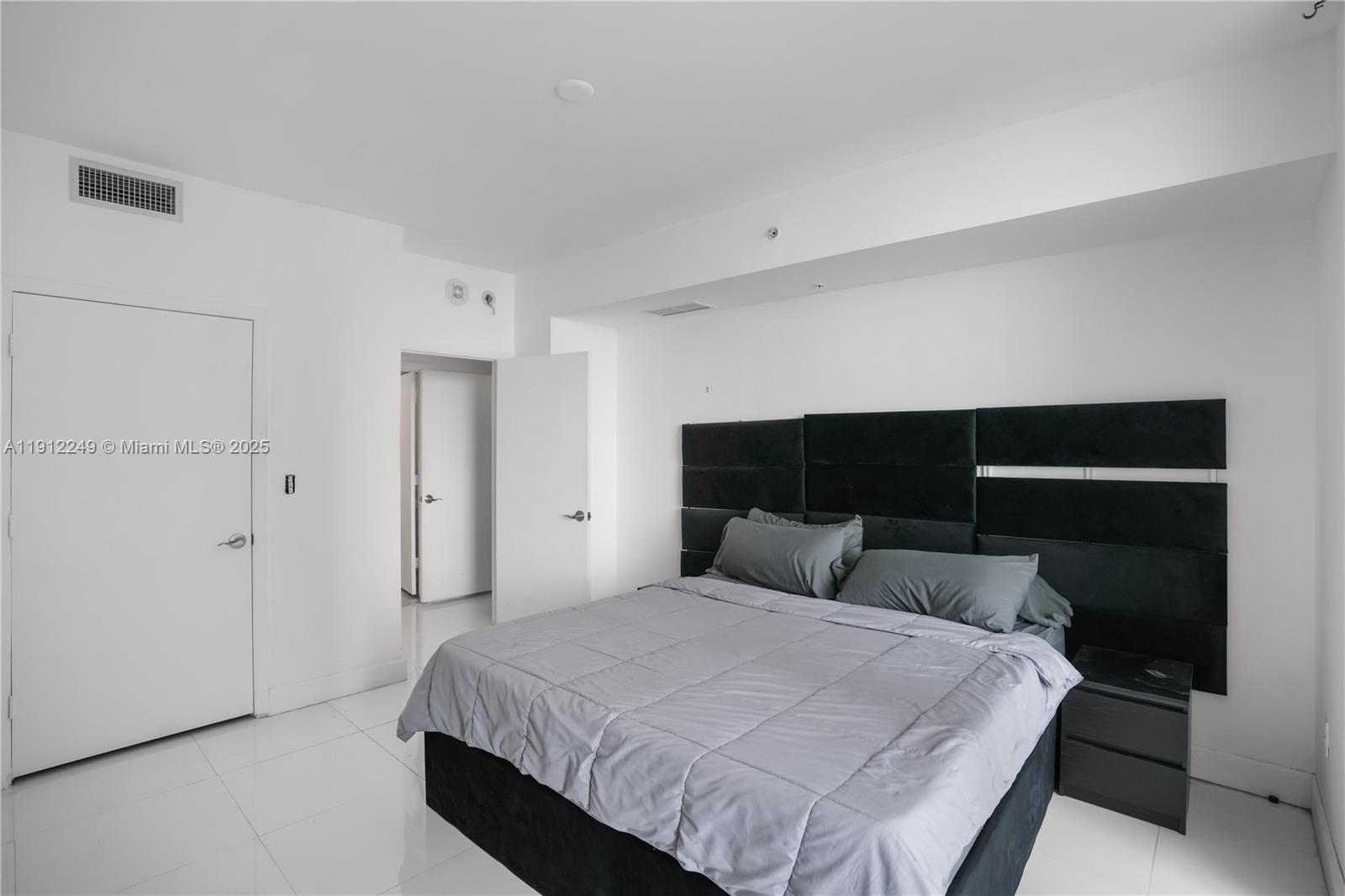 VIZCAYNE NORTH CONDO - Residential Lease