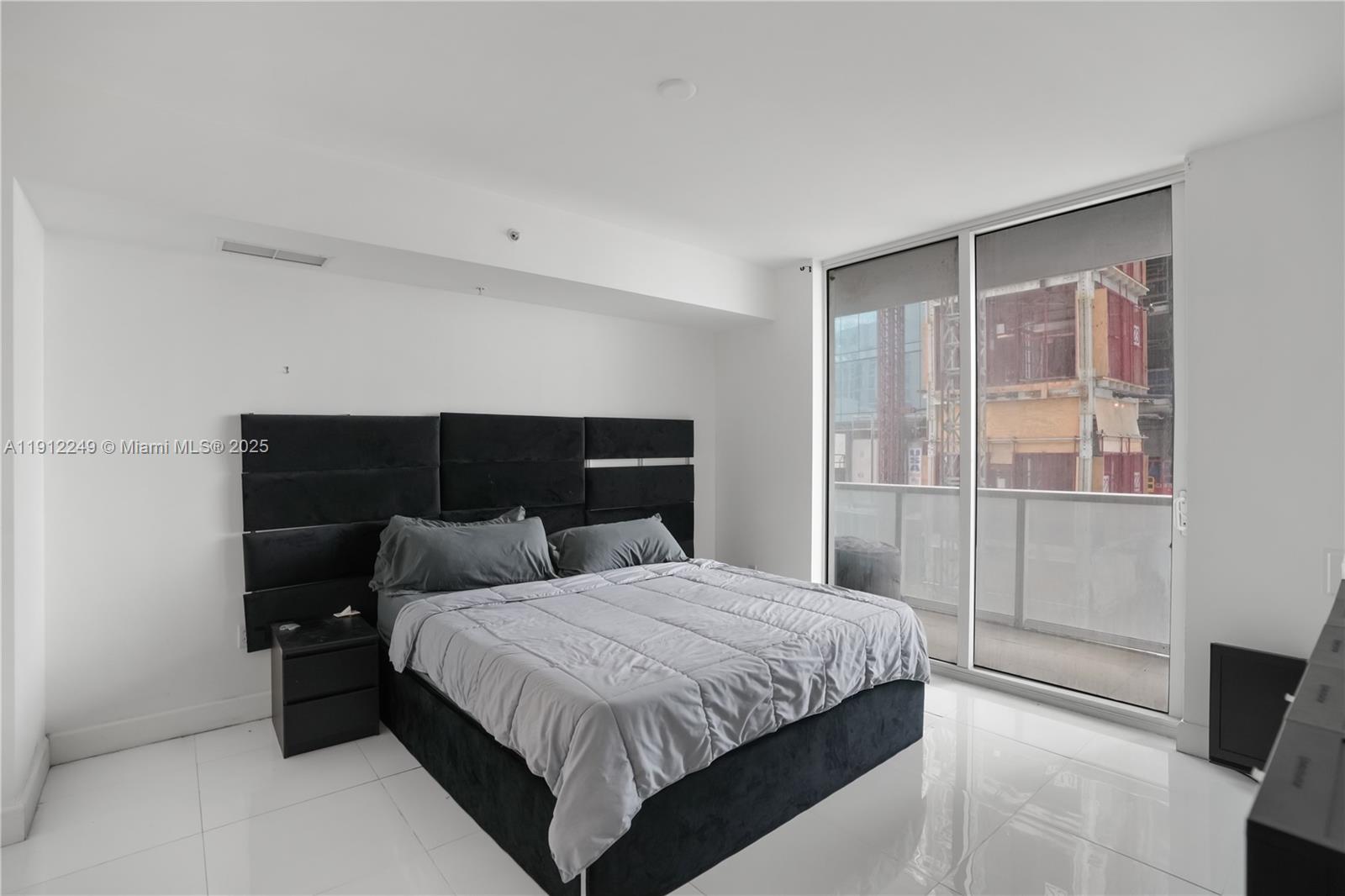 VIZCAYNE NORTH CONDO - Residential Lease