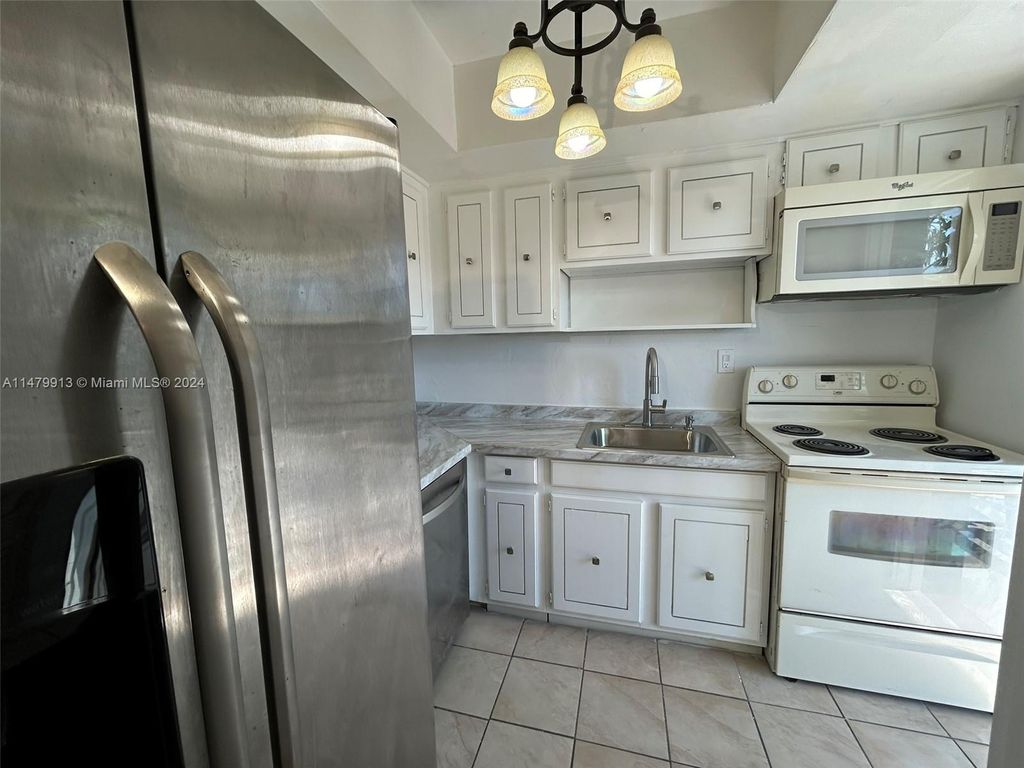 Photo of 1535 SE 15th St #207, Fort Lauderdale, FL 33316 (MLS # A11479913)