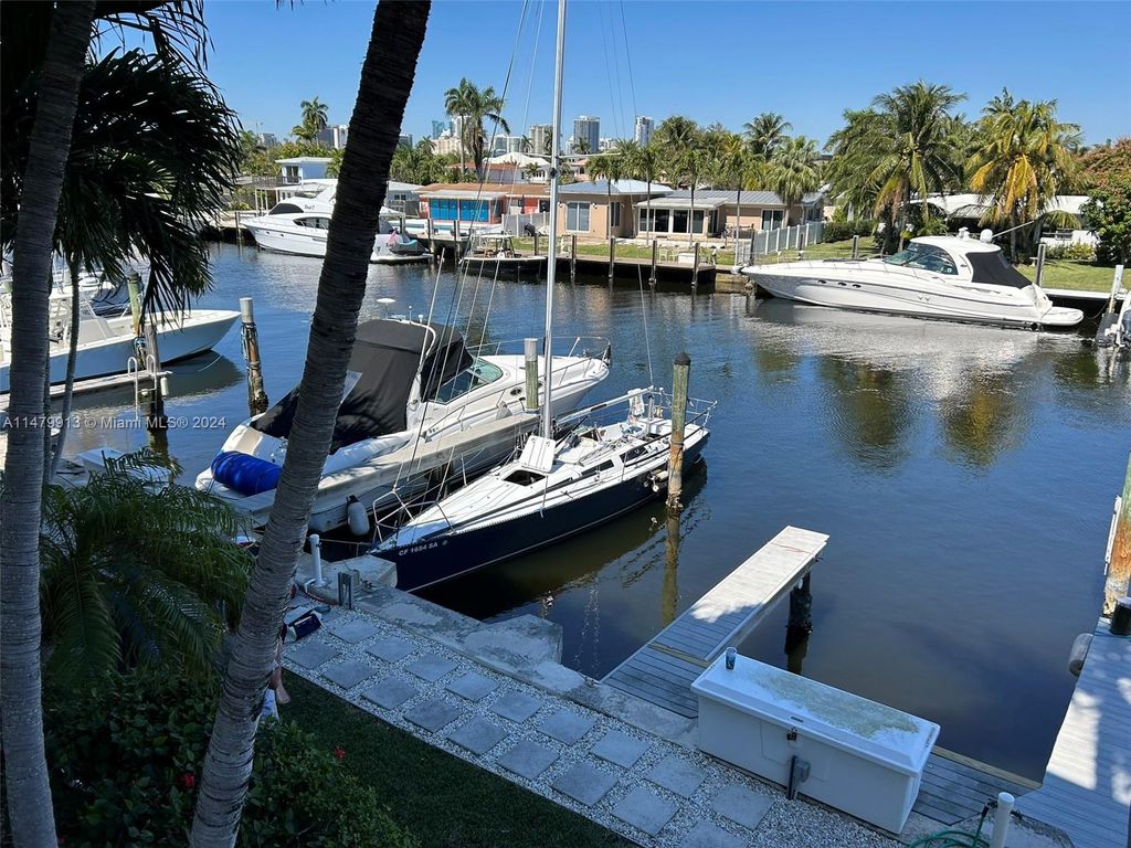 Photo of 1535 SE 15th St #207, Fort Lauderdale, FL 33316 (MLS # A11479913)