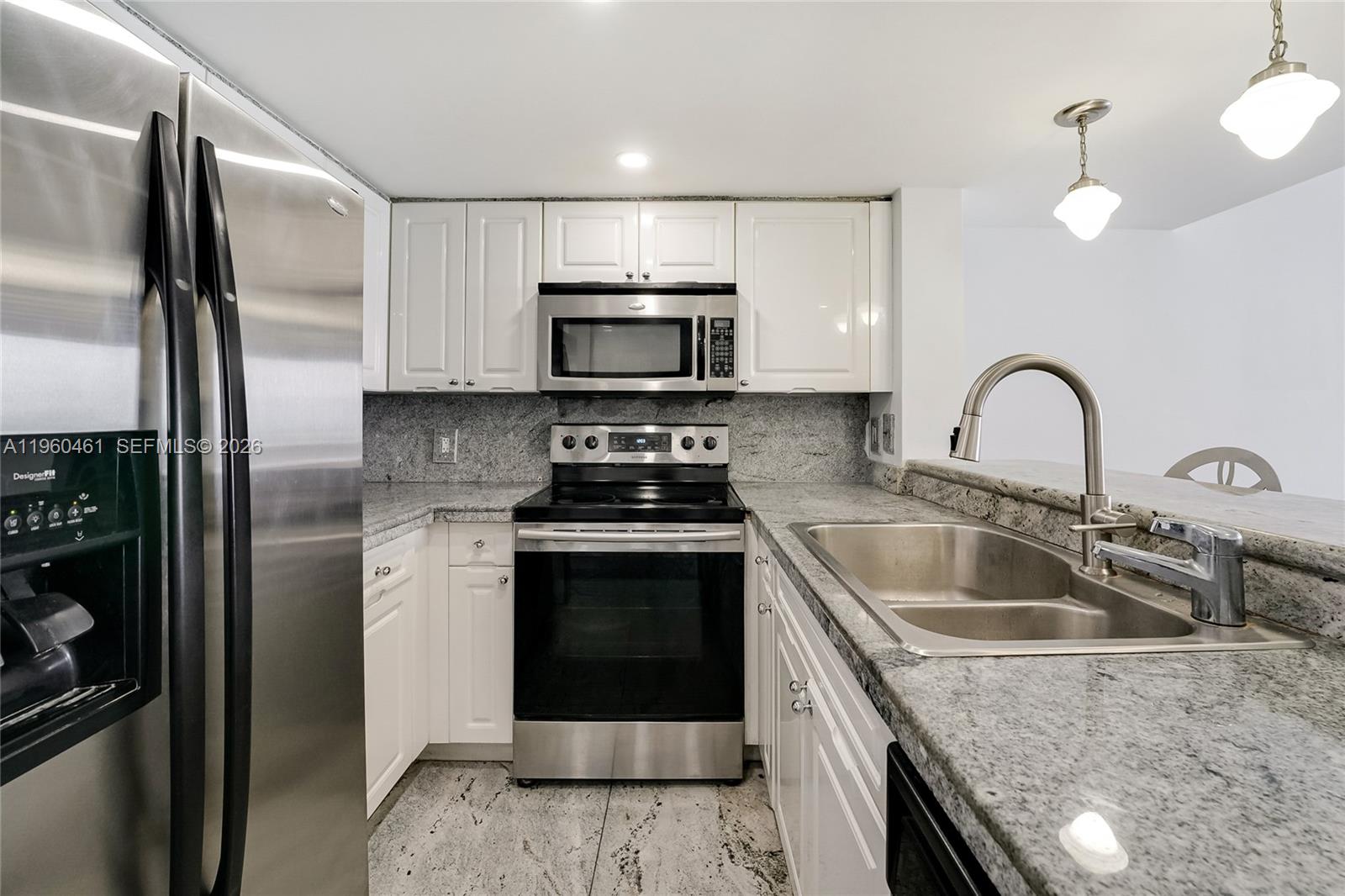 SUNSET HARBOUR NORTH COND - Residential