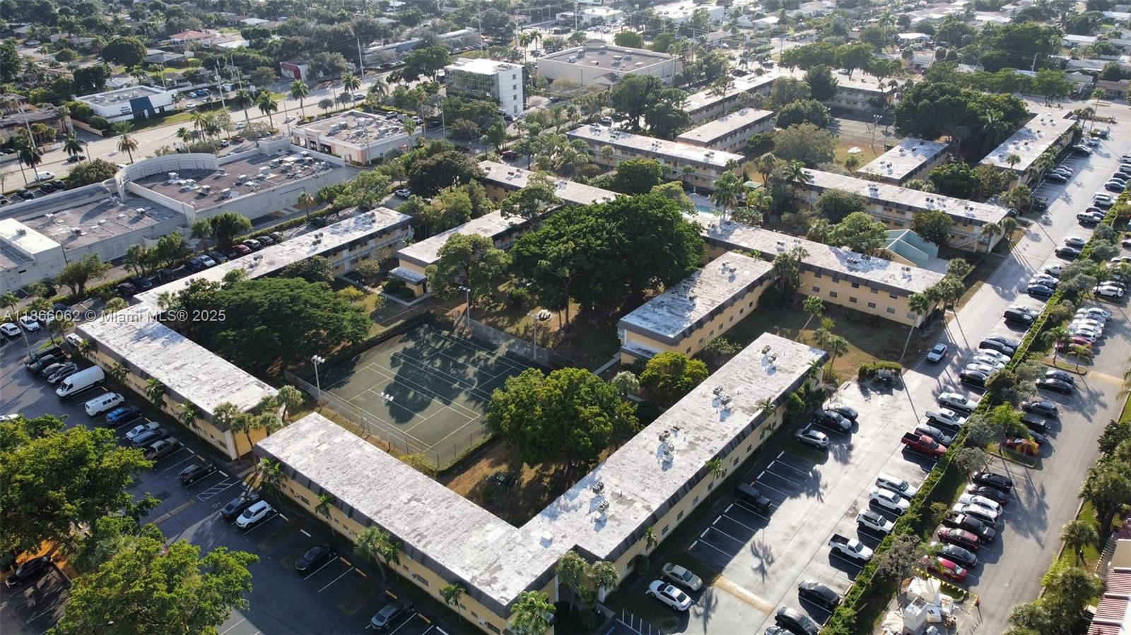 VILLAGE PARK AT OAKLAND C - Residential