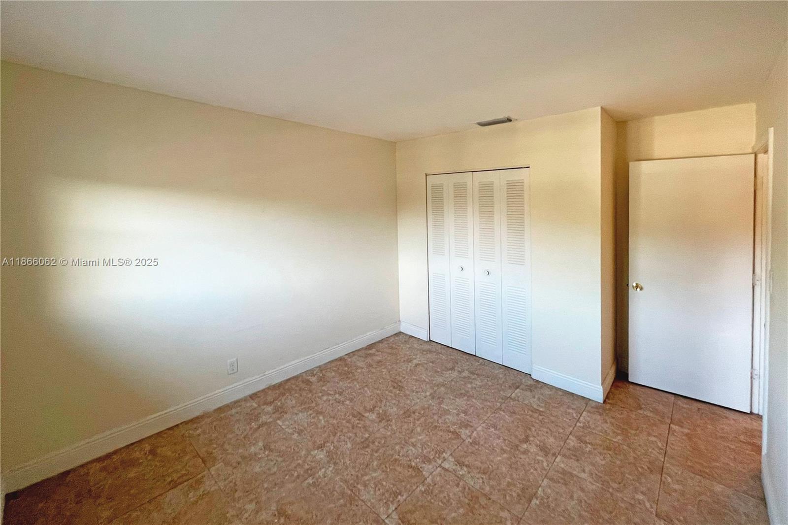 VILLAGE PARK AT OAKLAND C - Residential