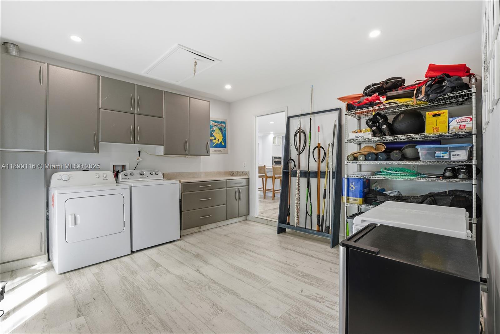 VENETIAN ISLES 2ND SEC - Residential