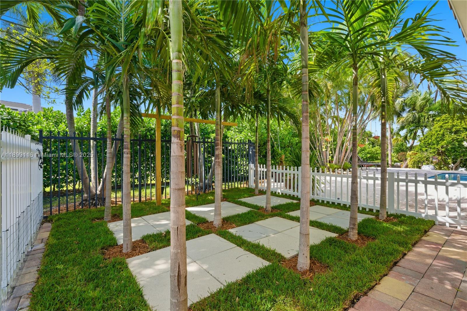 VENETIAN ISLES 2ND SEC - Residential