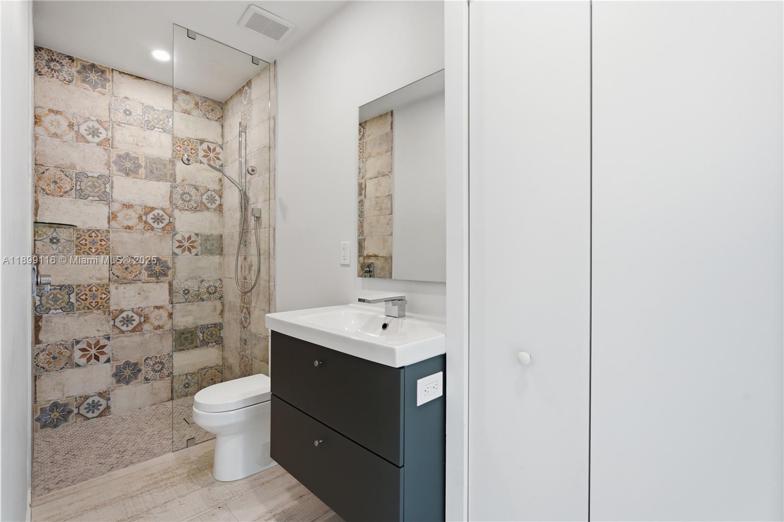 VENETIAN ISLES 2ND SEC - Residential