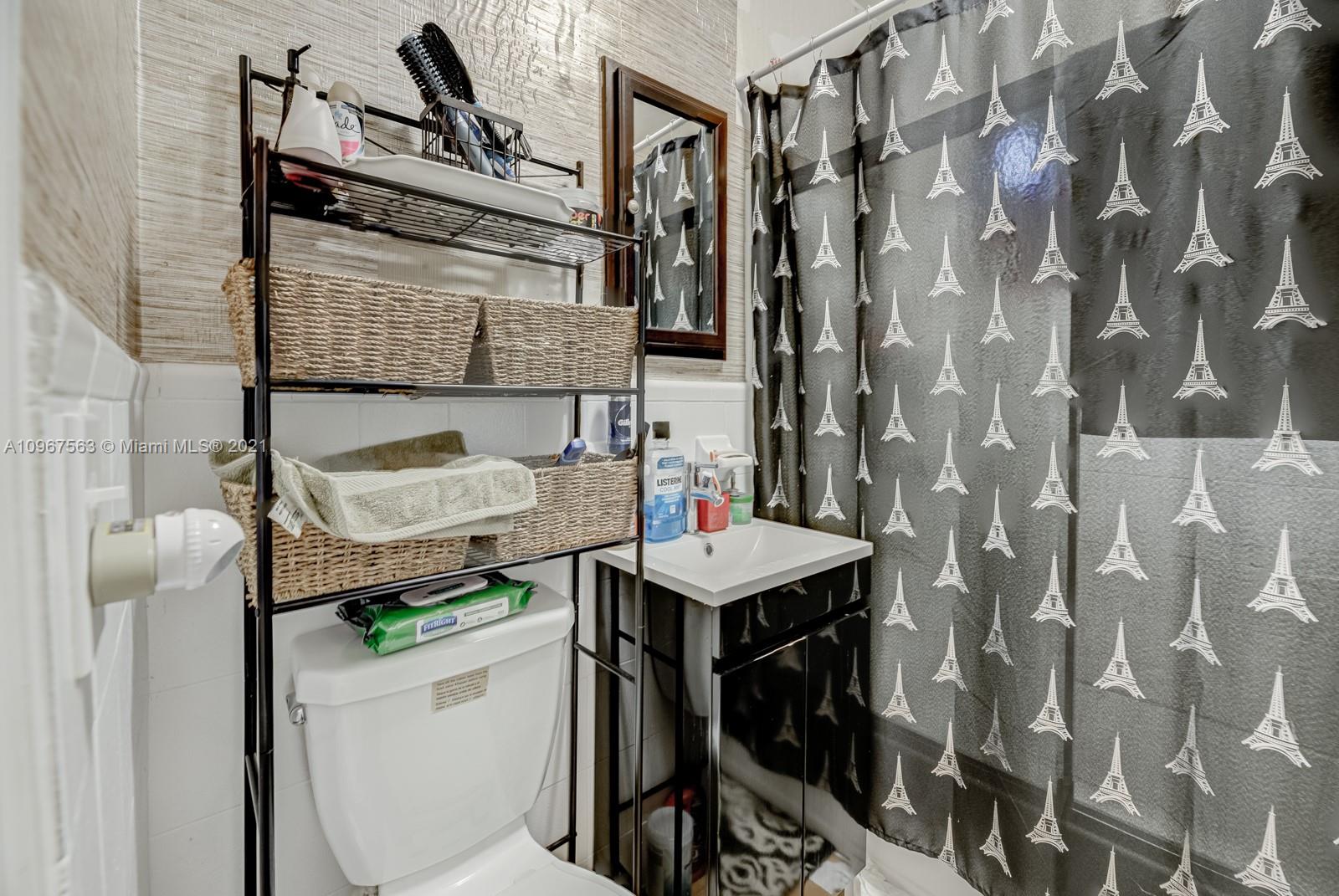 12TH ST MANORS - Residential Income