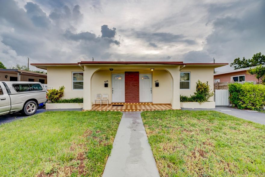 Back on the Market!!! Probate is Finalized!!! Clean Tittle, Seller is Motivated 

PROPERTY RECENTLY RECEIVED A FACE LIFT (PAINT AND MUCH MORE...) 

SELLER IS WILLING TO CONTRIBUTE TO CLOSING COST !!!

Legal duplex in excellent location, first unit is a 3/1 can be rented for $2,000 with large patio, storage shed and laundry room. Brand New A.C unit just installed. Second unit is a 1/1 fully renovated a few years ago, and tenant occupied month to month ($1,100). Great tenants, and rent is always paid on time. PLEASE DO NOT DISTURB TENANTS. Great investment property. Excellent for investors or buyers willing to live on one side and rent out the other unit. This duplex will not last long. !!!OPEN HOUSE TUESDAY 10/26/2021 5-7!!!