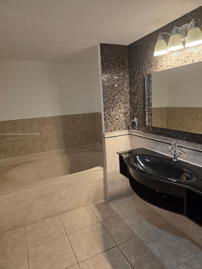 WOODVILLE - Residential Lease