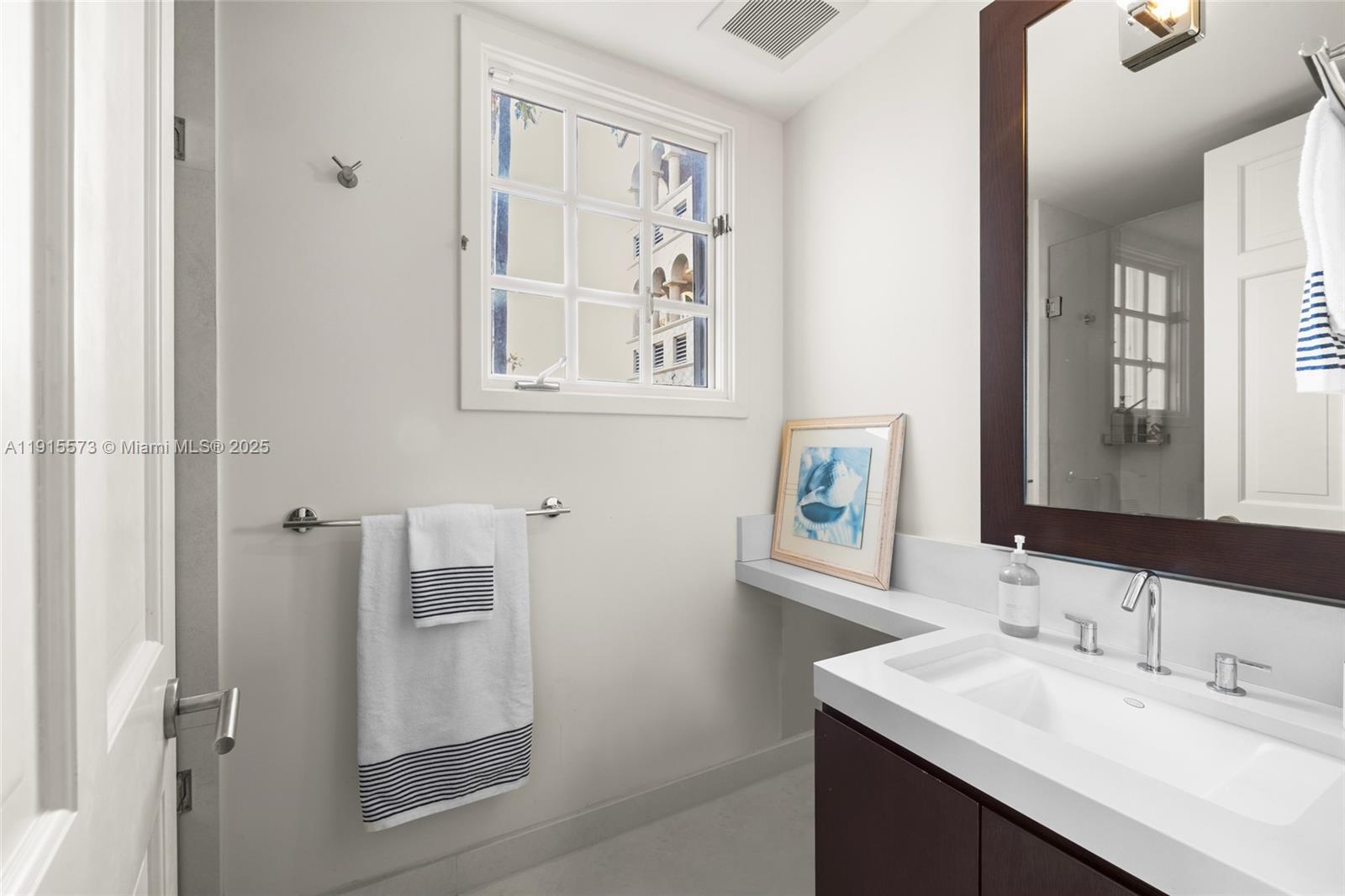 BAYVIEW AT FISHER ISL CON - Residential Lease