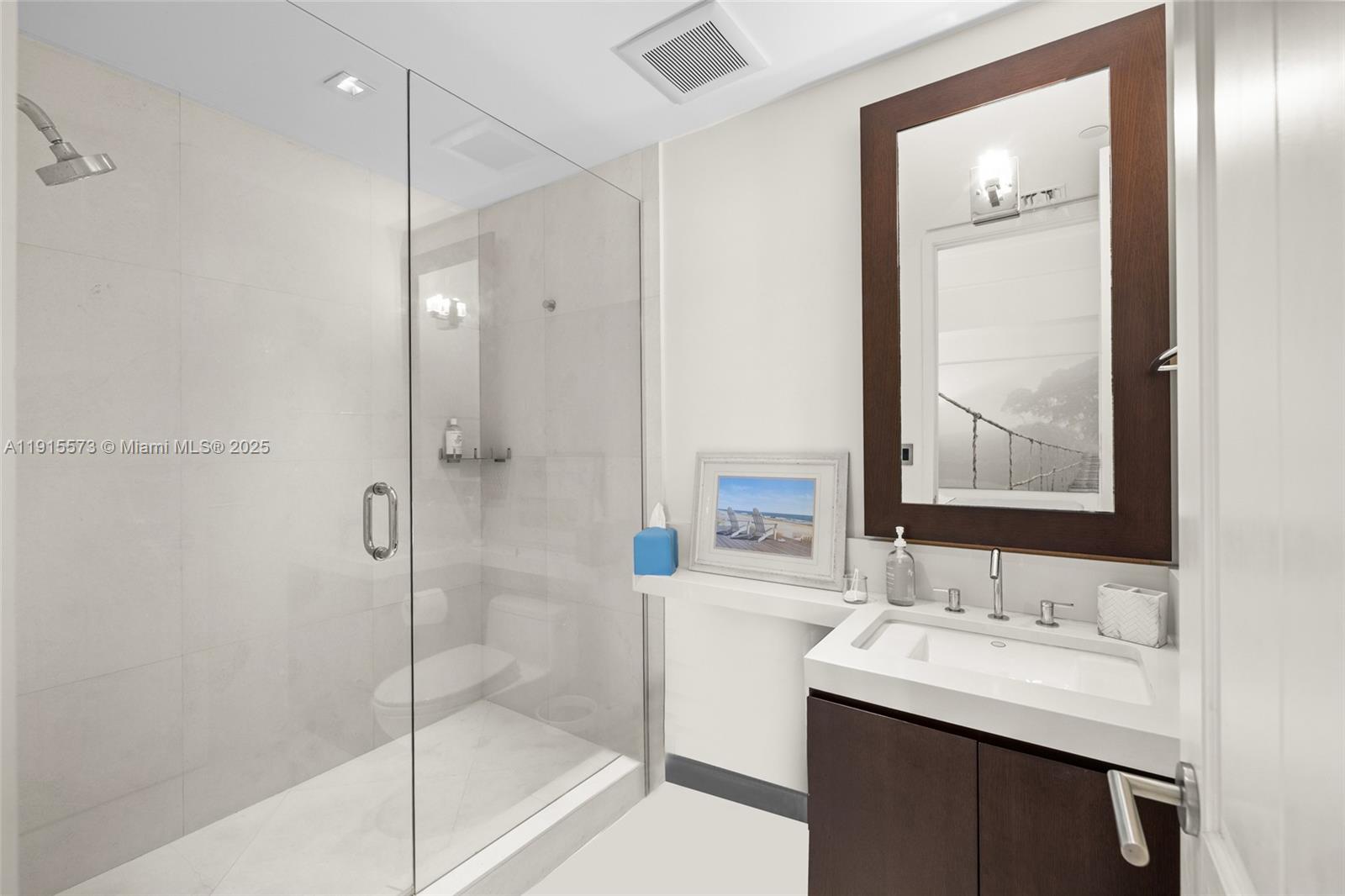 BAYVIEW AT FISHER ISL CON - Residential Lease