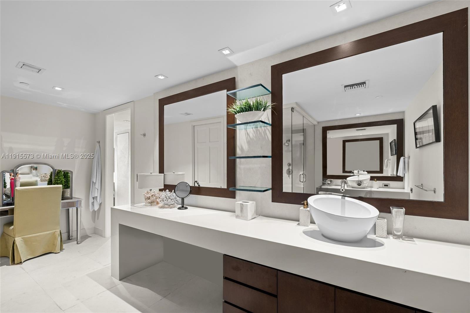 BAYVIEW AT FISHER ISL CON - Residential Lease