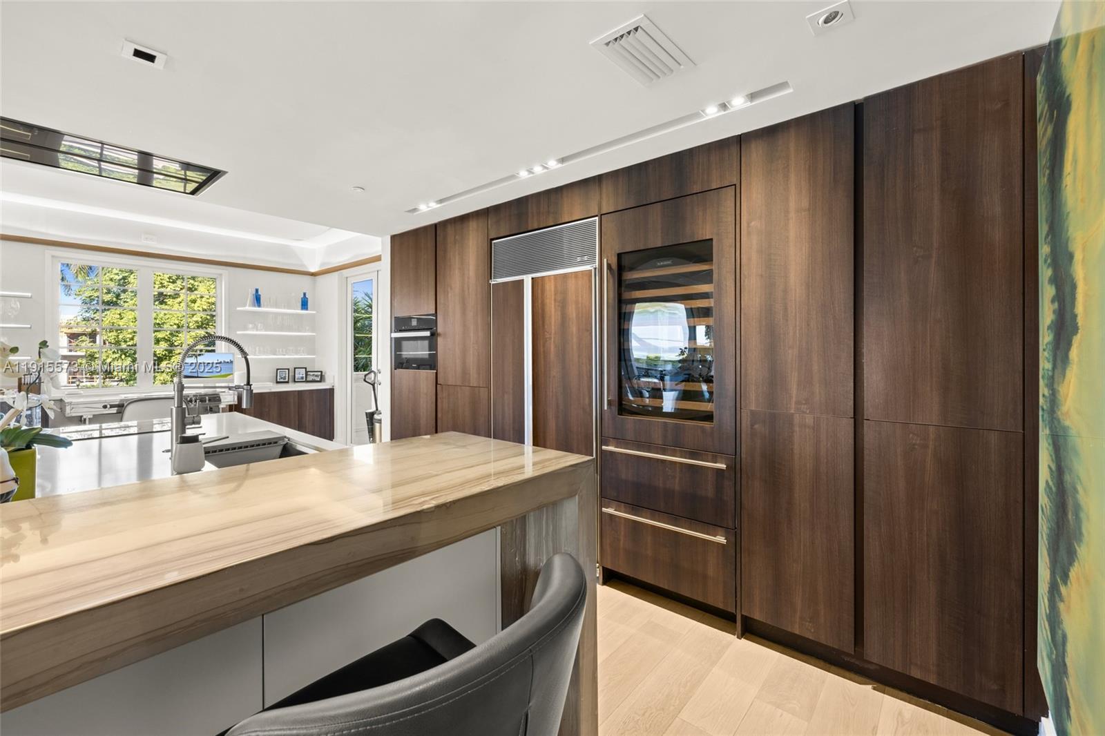 BAYVIEW AT FISHER ISL CON - Residential Lease