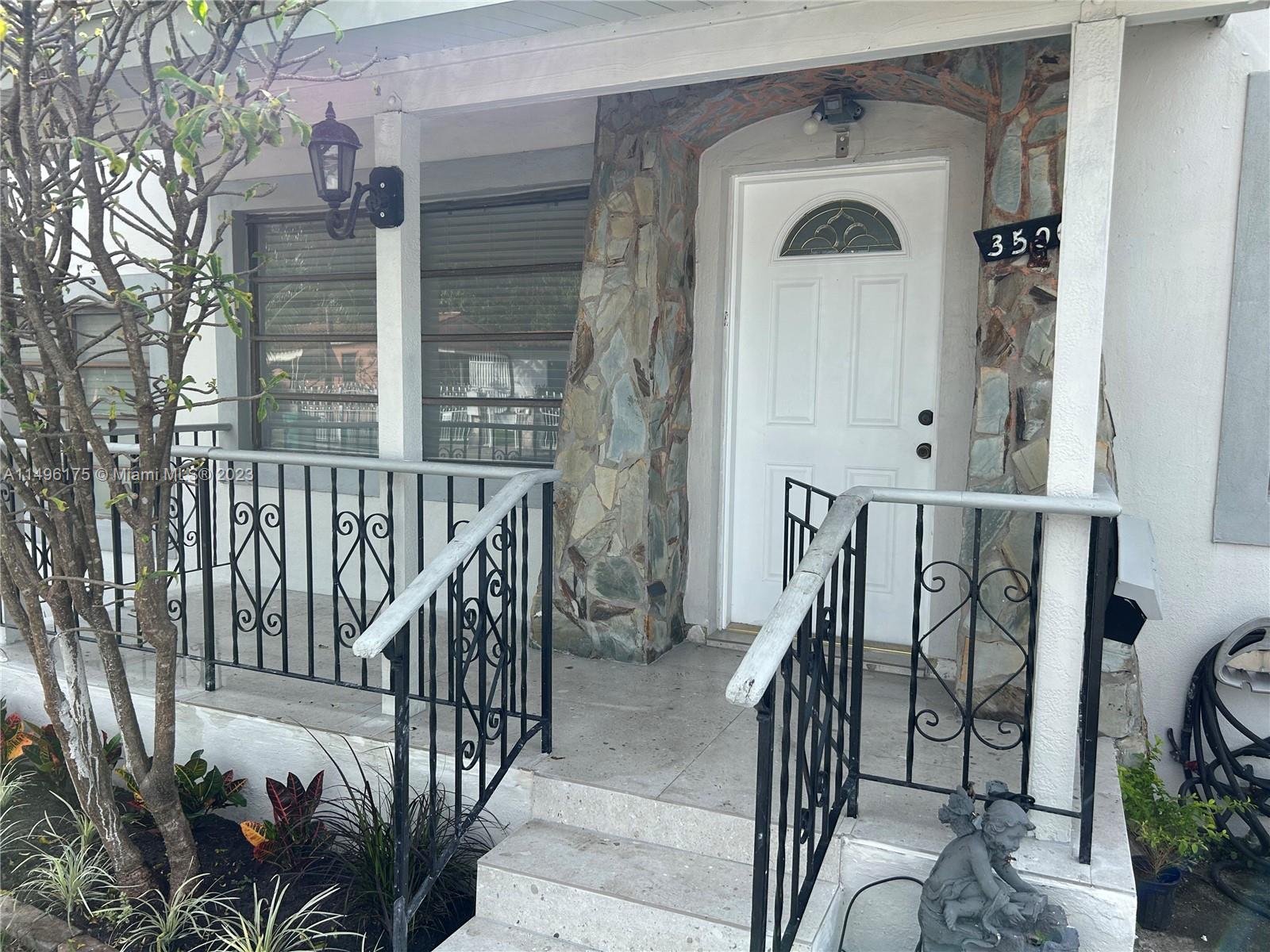 GRAPELAND HEIGHTS 2ND SEC - Residential Lease