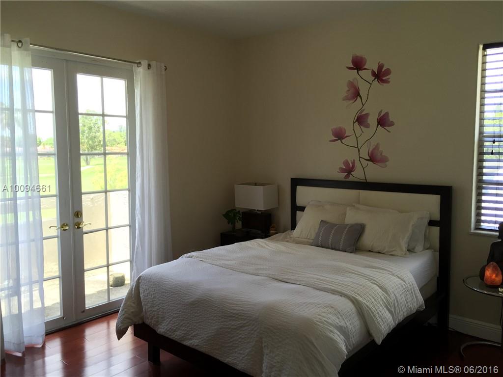 Country Club Miami Estate - Residential Lease