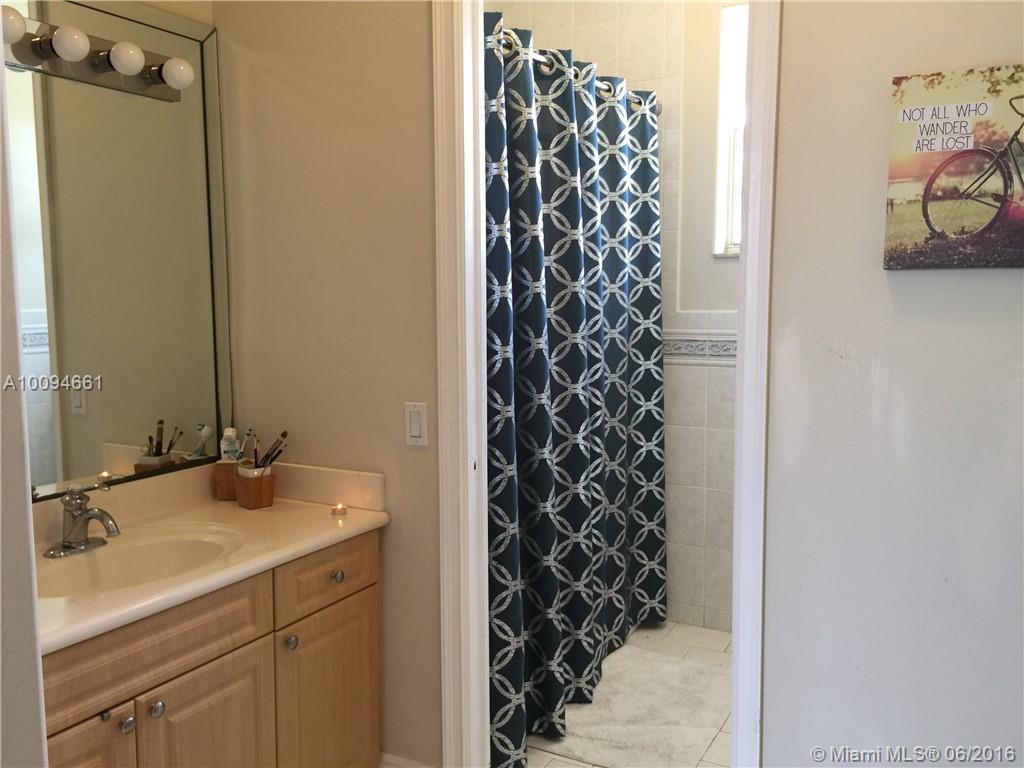 Country Club Miami Estate - Residential Lease