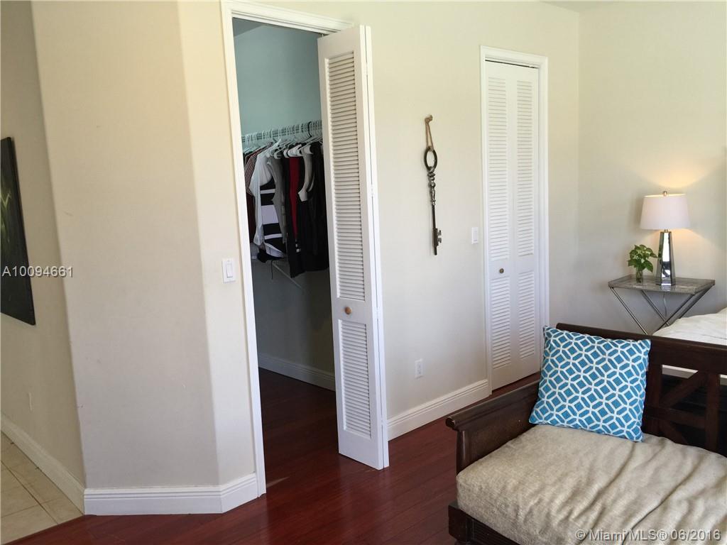 Country Club Miami Estate - Residential Lease