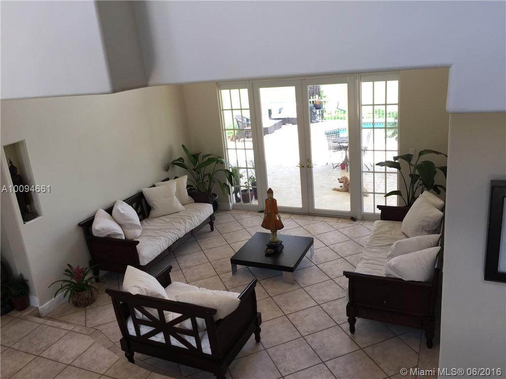 Country Club Miami Estate - Residential Lease