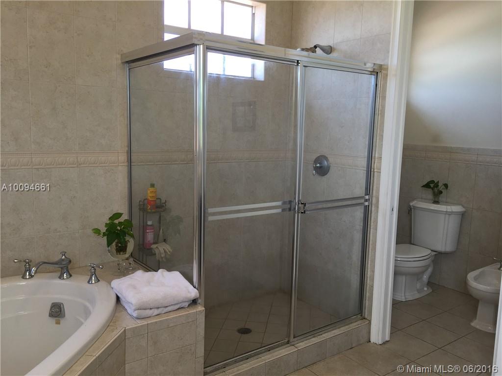 Country Club Miami Estate - Residential Lease