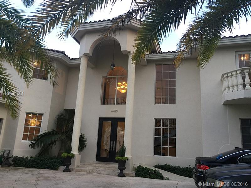 Country Club Miami Estate - Residential Lease