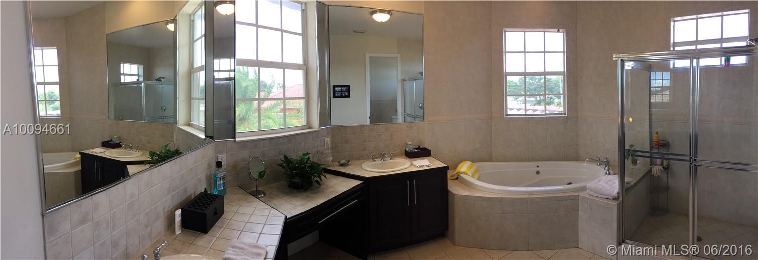 Country Club Miami Estate - Residential Lease