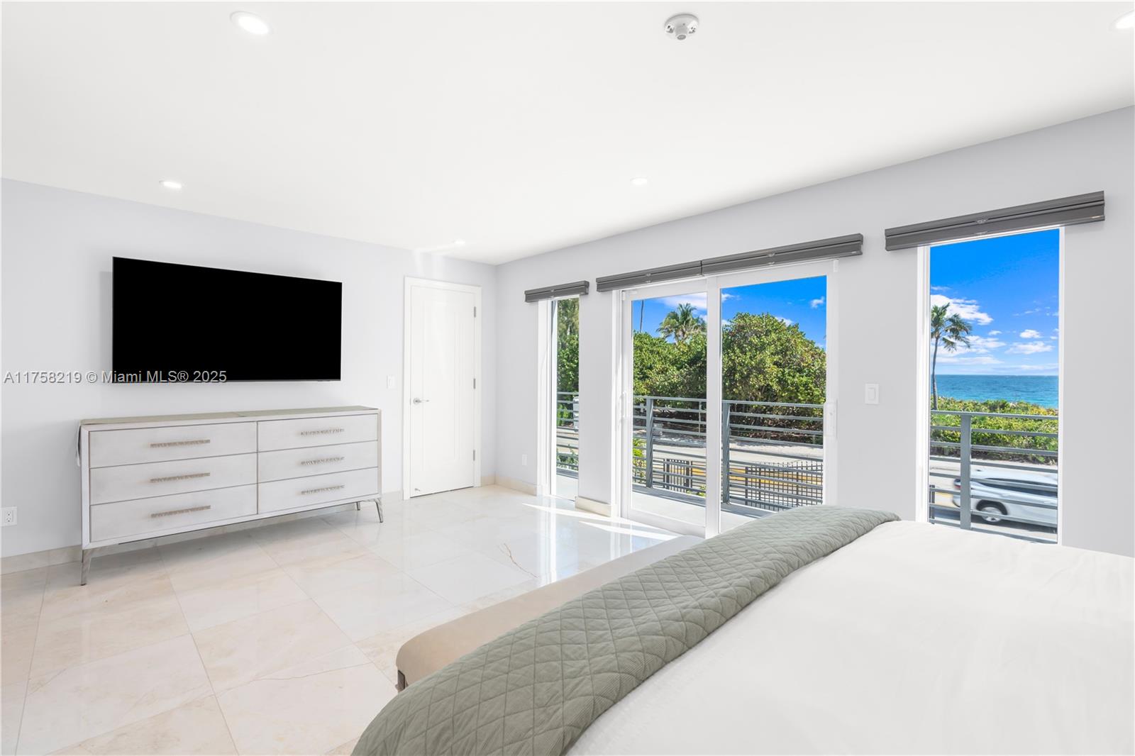 LAS OLAS BY THE SEA EXT - Residential Lease