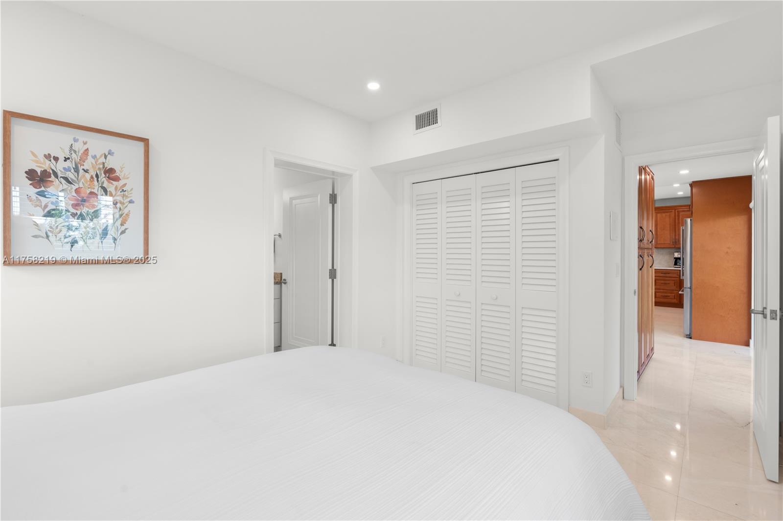 LAS OLAS BY THE SEA EXT - Residential Lease