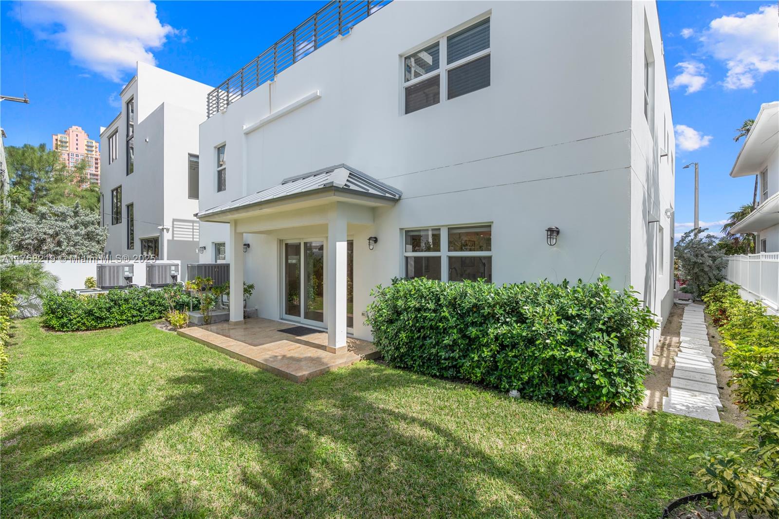 LAS OLAS BY THE SEA EXT - Residential Lease