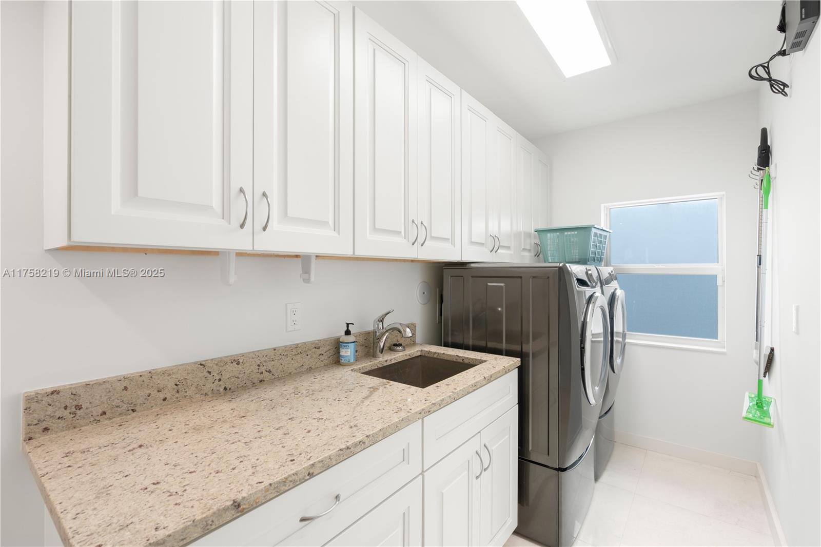 LAS OLAS BY THE SEA EXT - Residential Lease