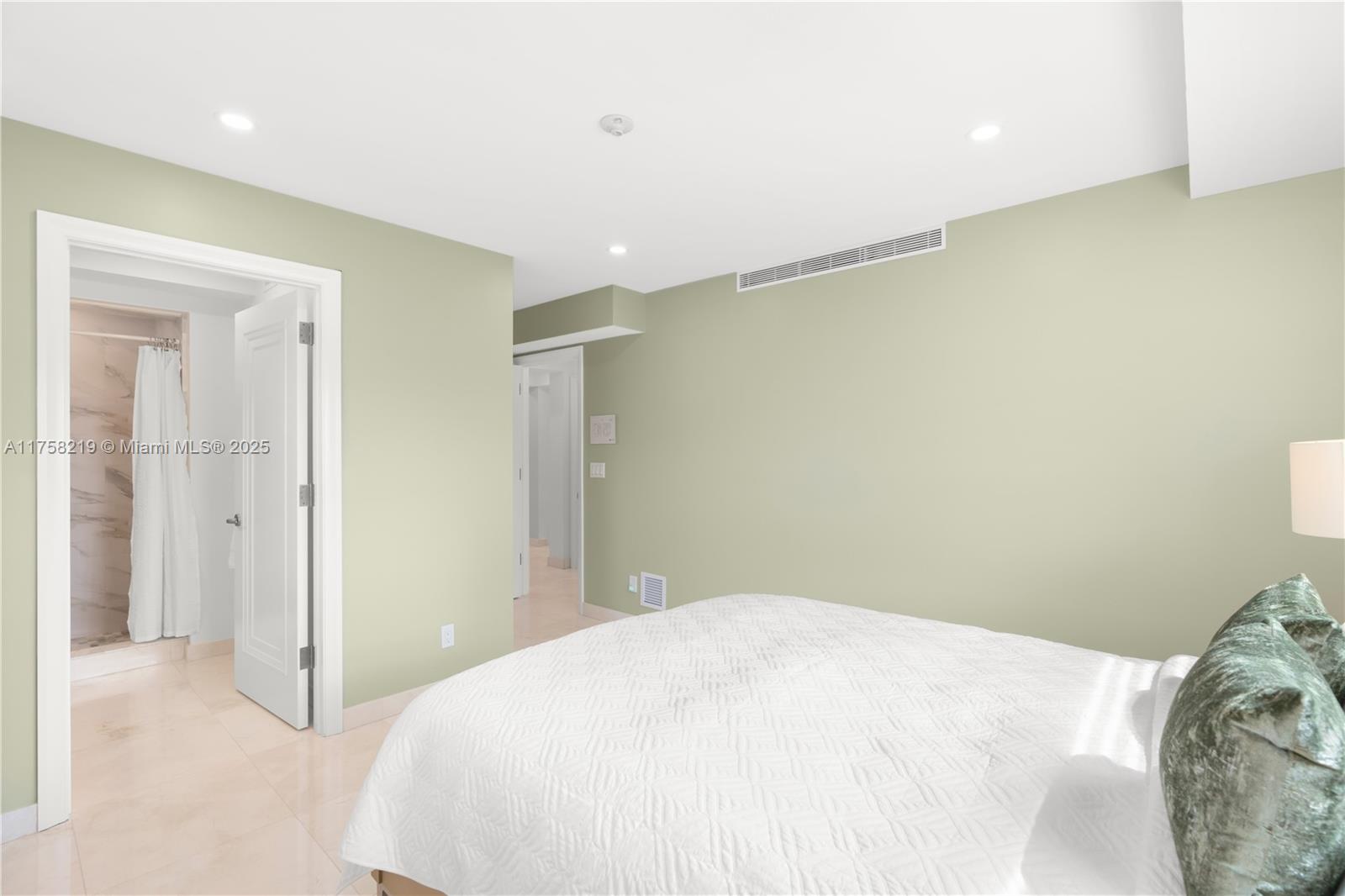 LAS OLAS BY THE SEA EXT - Residential Lease