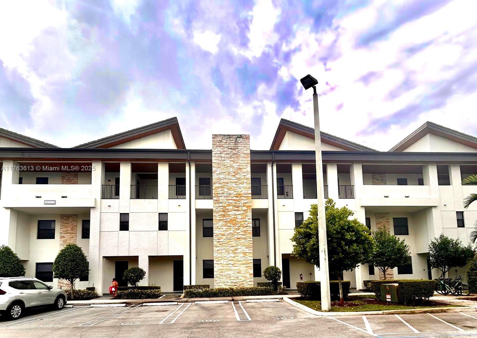 Property for Sale at 10407 Nw 82nd St 9, Doral, Miami-Dade County, Florida - Bedrooms: 3 
Bathrooms: 3  - $521,500