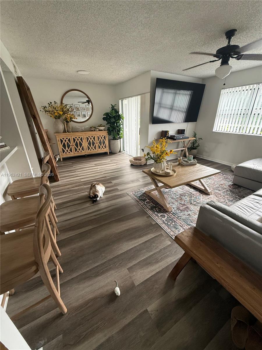 HOLLYWOOD PARC - Residential