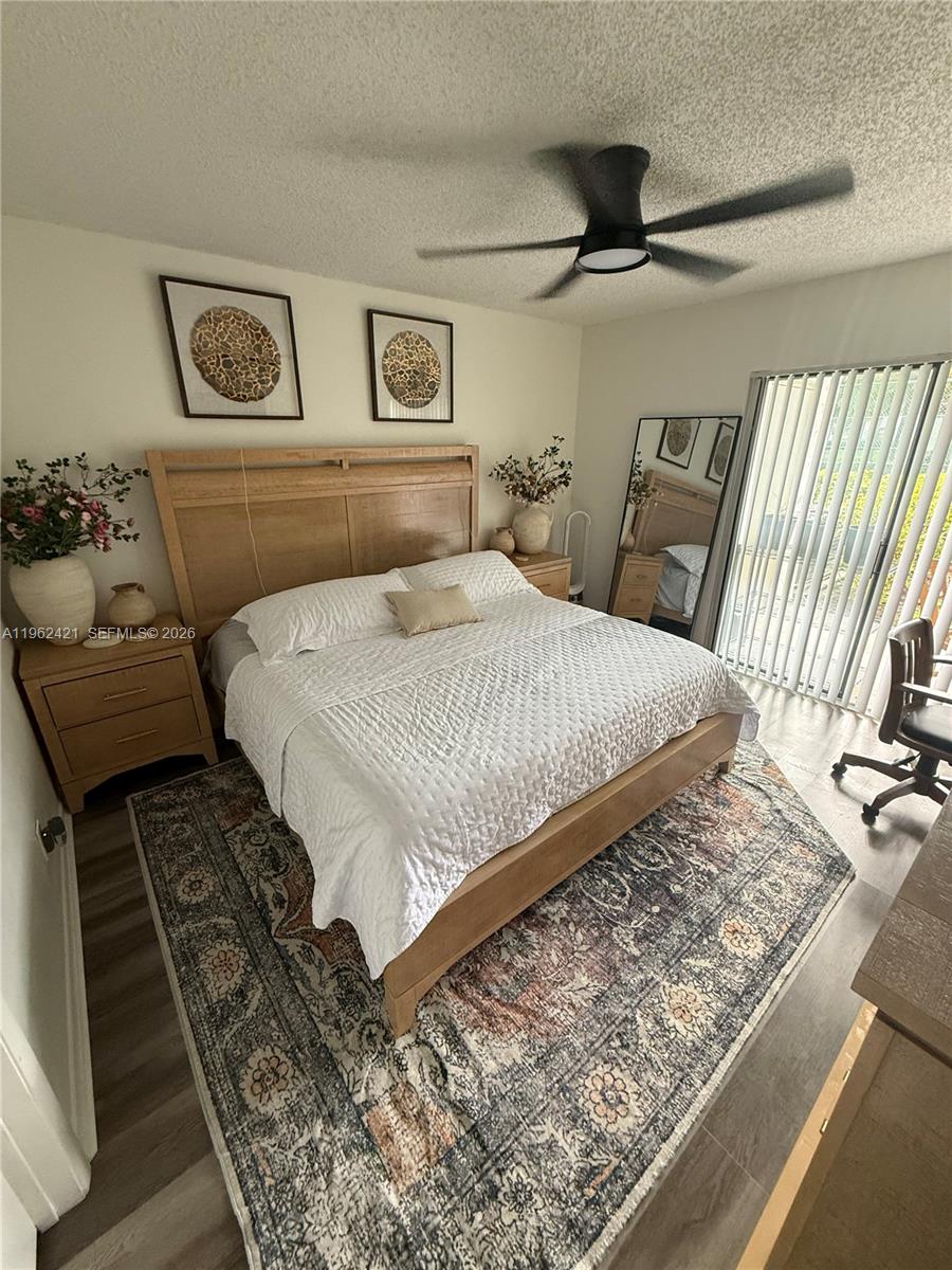 HOLLYWOOD PARC - Residential