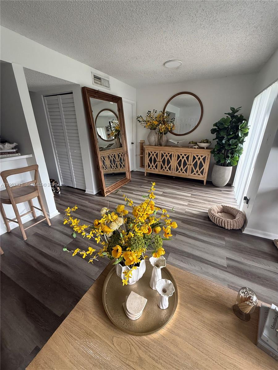 HOLLYWOOD PARC - Residential