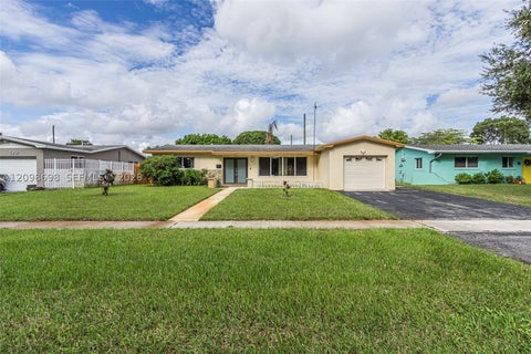 Photo of 510 SW 70th Ave, Pembroke Pines, FL 33023 (MLS # A12098698)